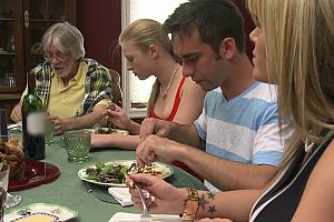 四虎老太颜射av